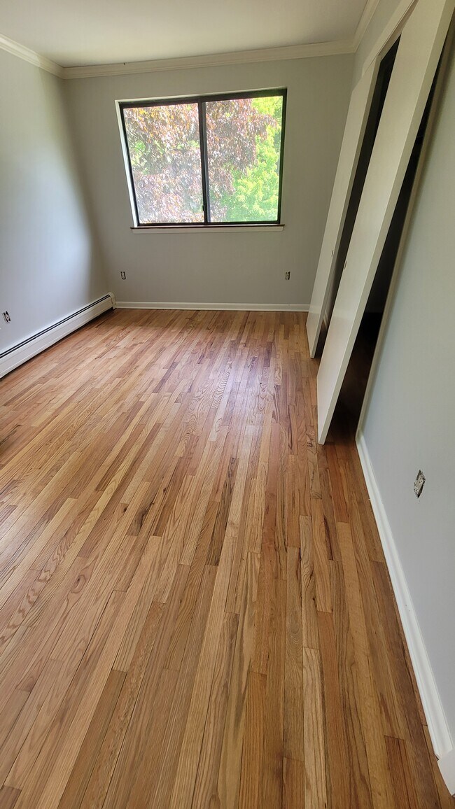 Master Bedroom - 1726 Farmington Ave