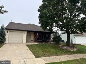 Building Photo - 42 Horseshoe Ln N