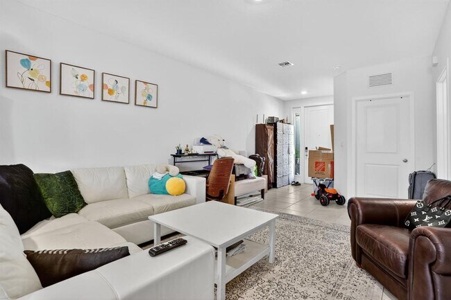Foto del edificio - 376 NW 8th Ct