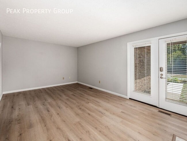 Building Photo - 3180 Griggsview Ct