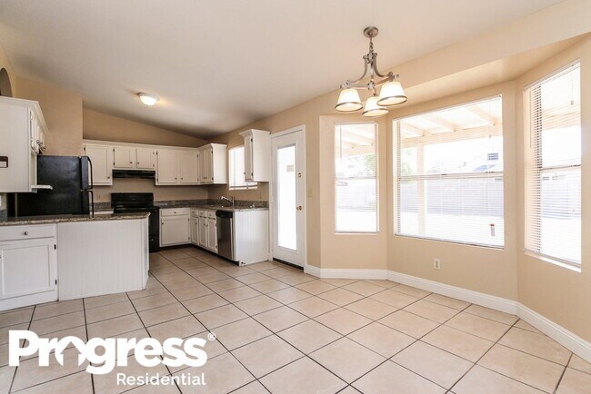 Building Photo - 1227 N Elm Ct