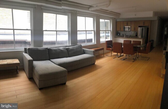Building Photo - 1606 Chestnut St