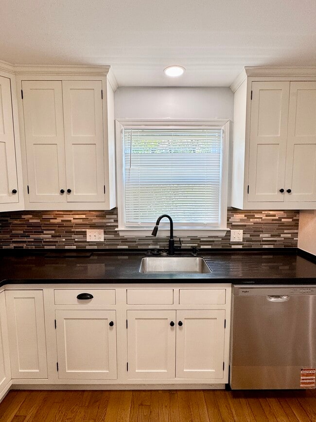 Kitchen - 1984 Cricklewood Cv