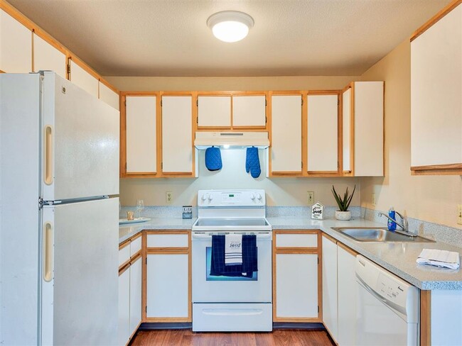 Kitchen Bristol Court Apartments Milwaukie Oregon - Bristol Court Apartments