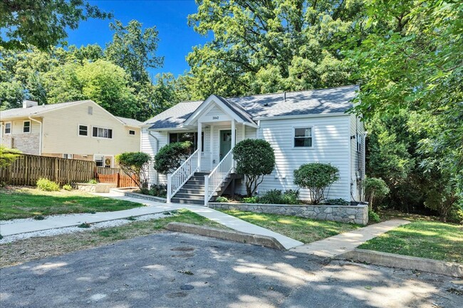 Building Photo - Exquisite 2-bedroom single-family home