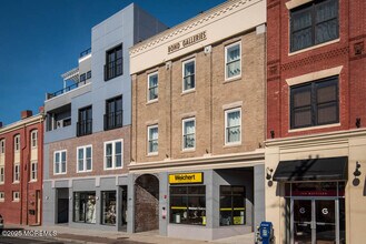 Building Photo - 209 Bond St