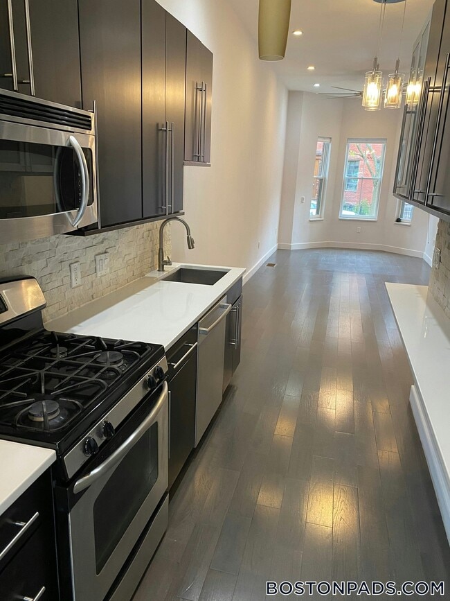 Building Photo - 27 Worthington St