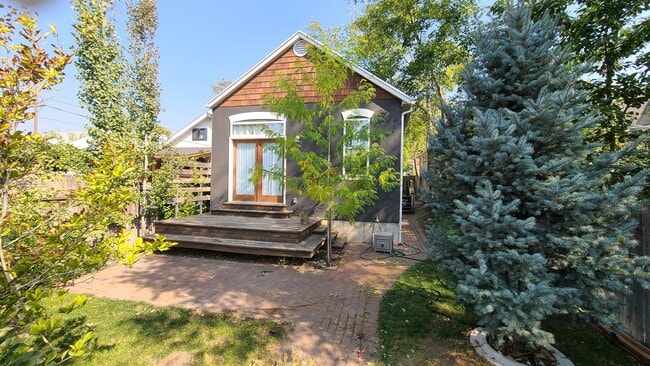 Back Garden & Deck - 820 S Lincoln St