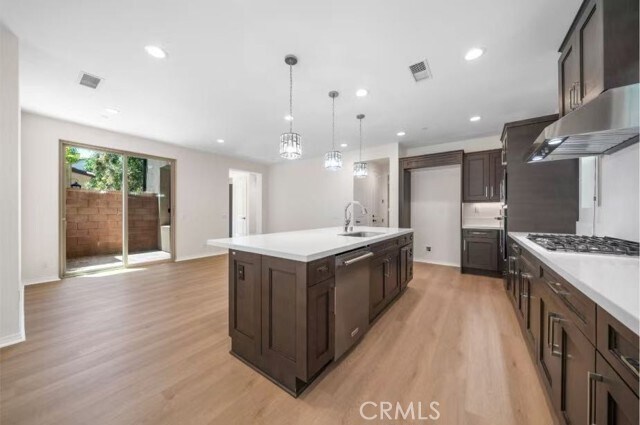 Foto del edificio - 120 Halo