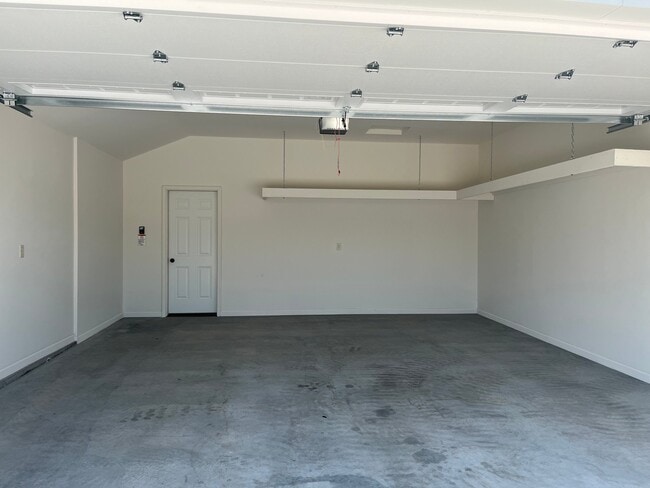 Building Photo - 654 Veronica St