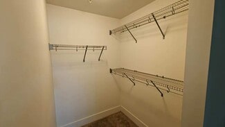 Building Photo - 510 Edmonton Trl