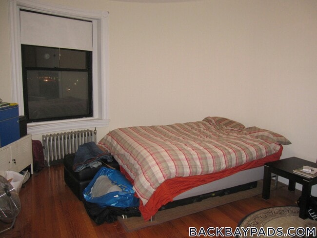 Building Photo - 504 Beacon St