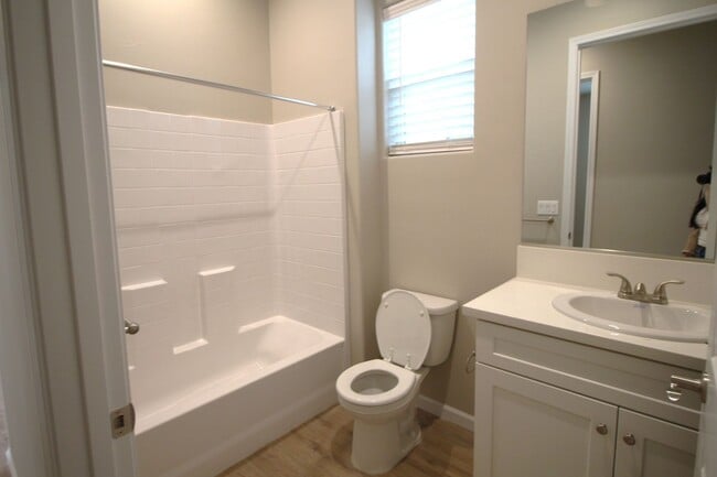 Building Photo - 1315 E Portals Ave