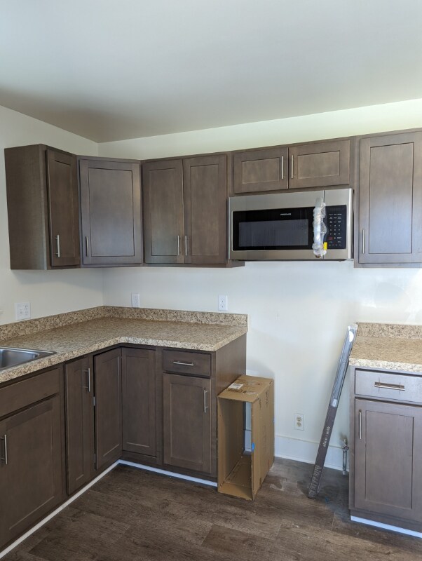 Building Photo - 77 Laverack Ave