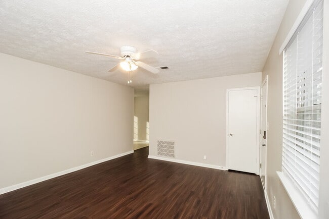 Building Photo - 243 Sedgefield Dr