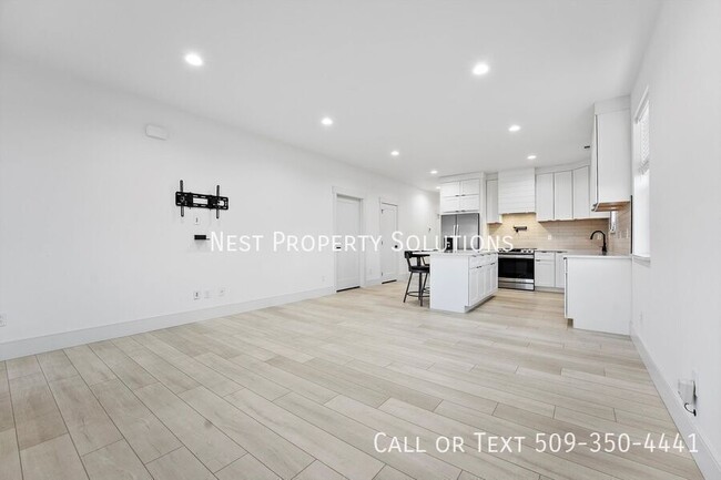 Building Photo - 4102 Quinn Dr NE