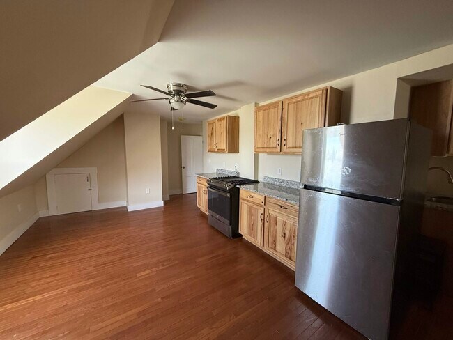 Building Photo - 187 Kelley St