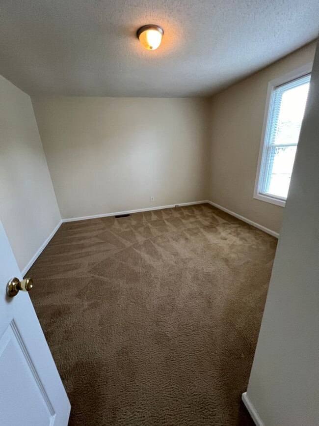 Building Photo - 326 Mayflower Ave