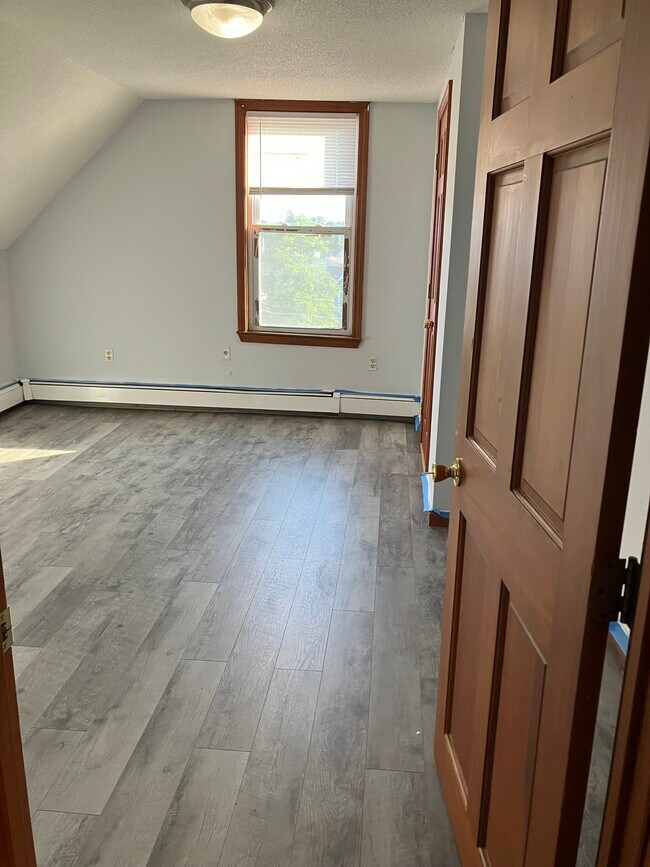 Foto del edificio - 229 University Ave