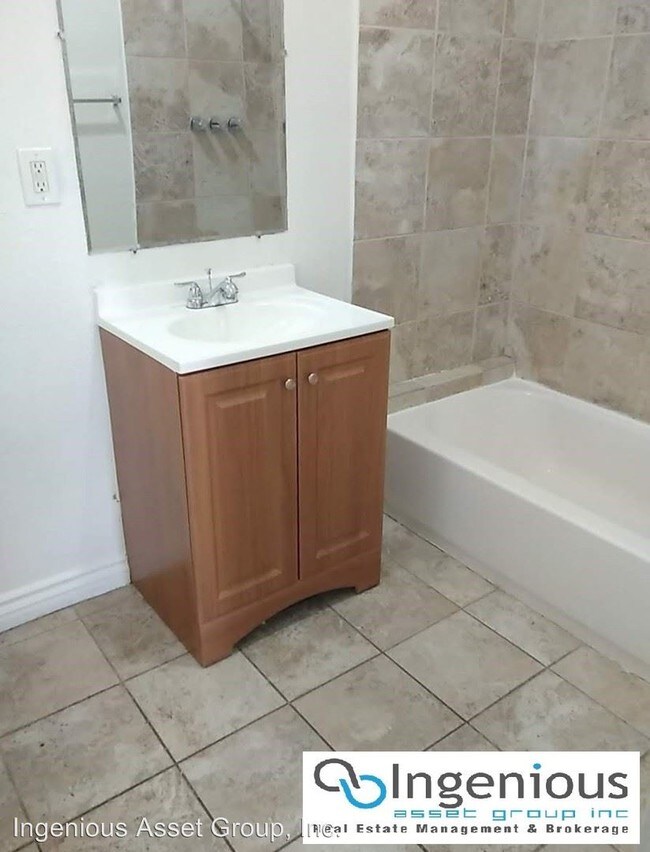 Building Photo - 3 br, 1 bath Apartment - 1607 W 49th St.