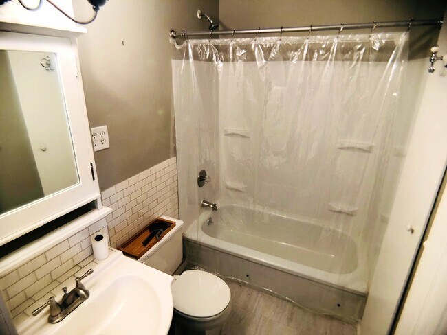 Stunning bathroom boasts great tiling! - 7590 Bradburn Blvd