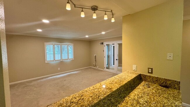 Building Photo - 7425 Charmant Dr