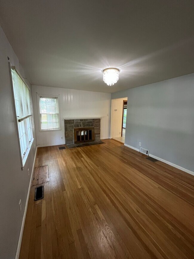 Foto del edificio - Charming 3-Bedroom Home in Reynoldsburg – ...