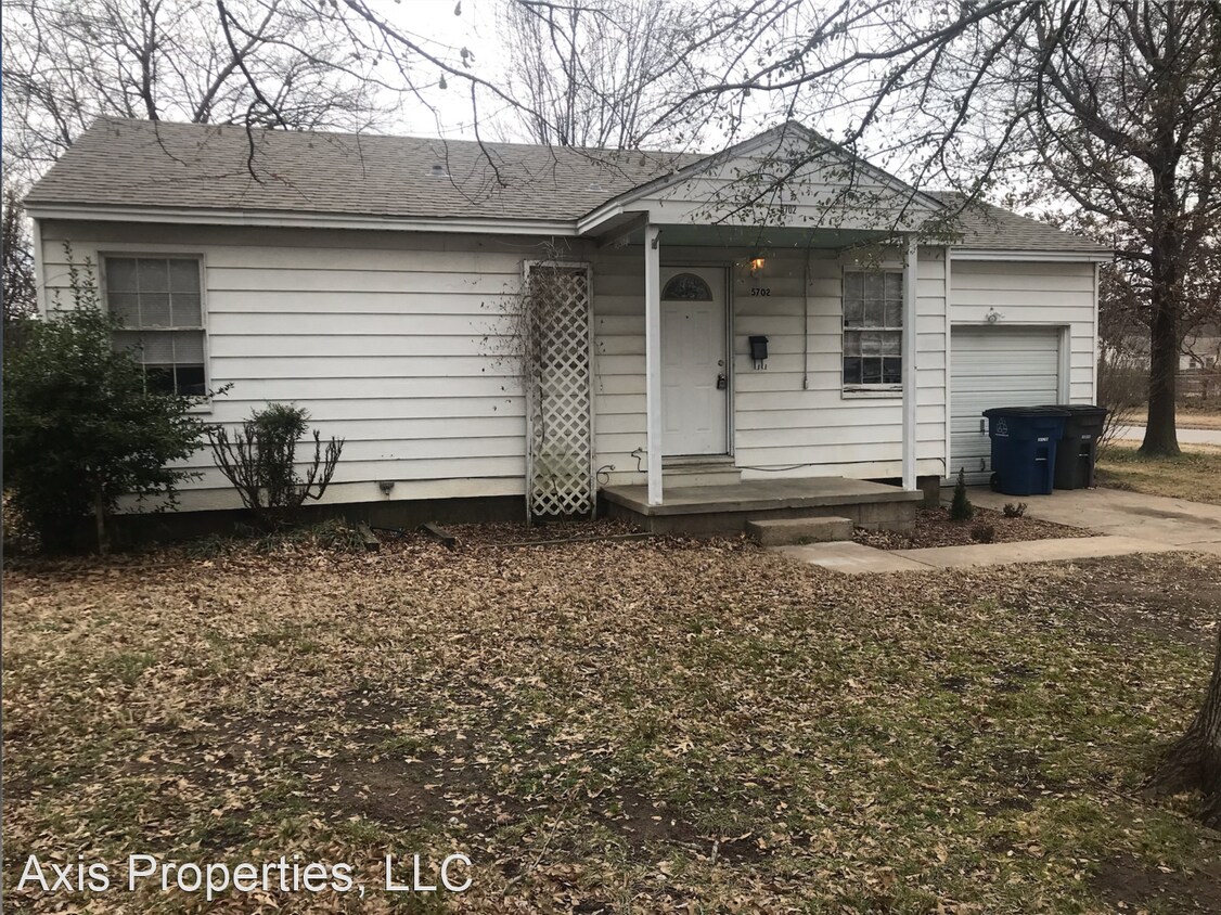 Primary Photo - 2 br, 1 bath House - 5702 E. 3rd St.