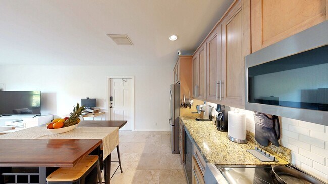 Foto del edificio - 530 NE 15th Ct