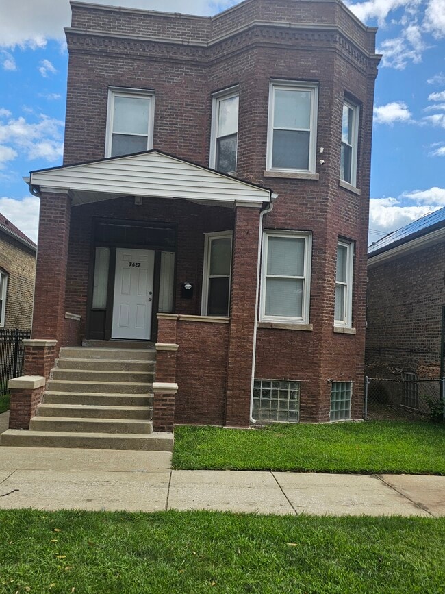 Building Photo - 7627 S King Dr