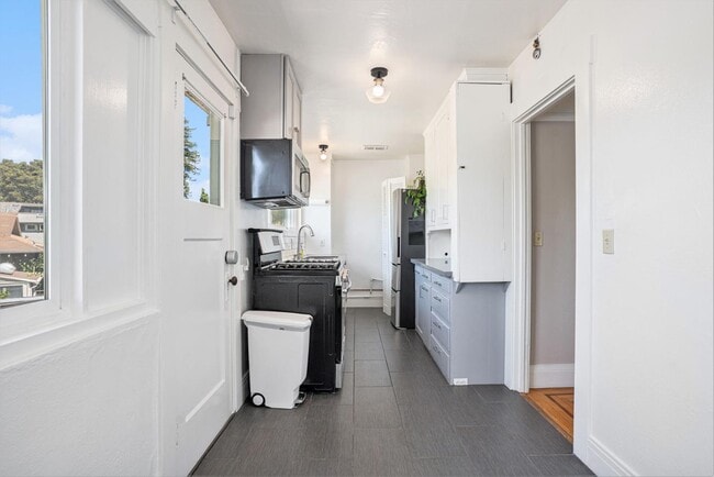 Building Photo - 5737 Claremont Ave