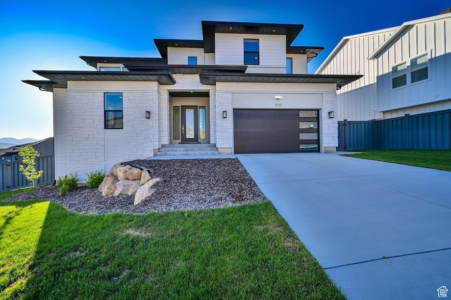 Primary Photo - 1722 Oakridge Cir