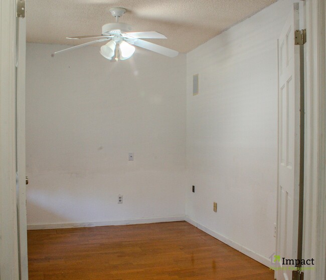 Foto del edificio - 8586 E Lakeview Dr