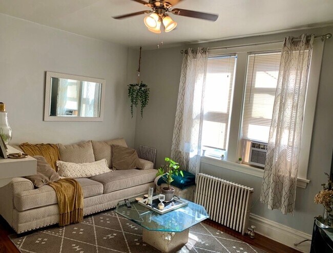 Foto del edificio - NEWLY RENOVATED 2 BEDROOM IN THE HEART OF ...