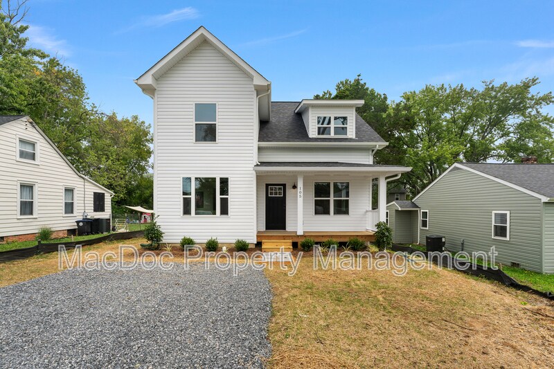 Foto principal - 105 Hillcrest Dr