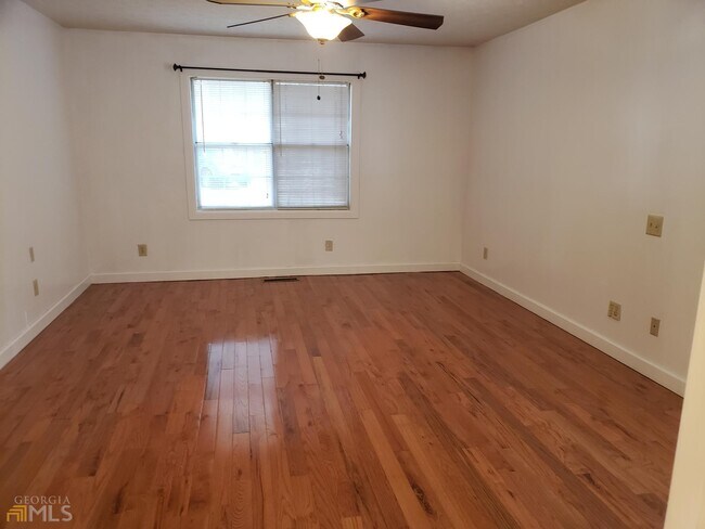 Building Photo - 5295 Ridge Rd