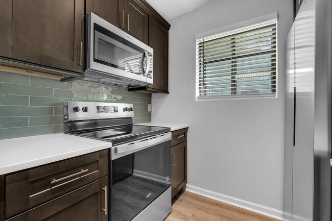 Foto del edificio - 315 Whetherbine Way E