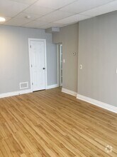 Building Photo - 299 Simcoe St S