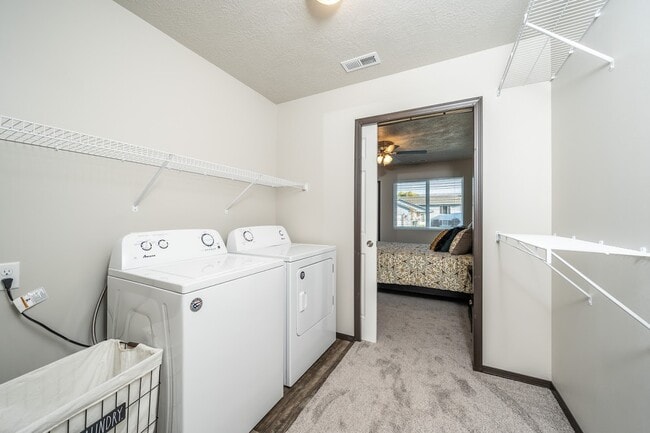 Building Photo - Foxtail Creek Townhomes