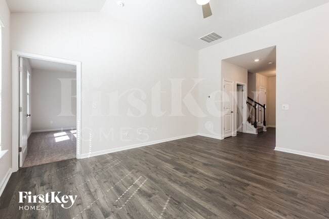 Building Photo - 1111 Mission Hill Ln