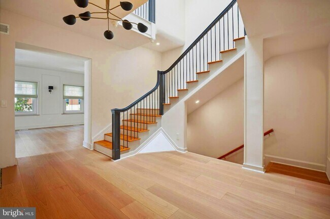 Foto del edificio - 1329 Connecticut Ave NW