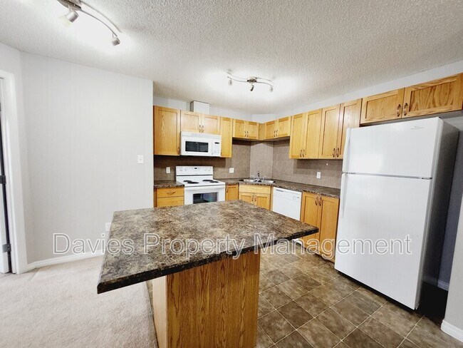Photo du bâtiment - 330 Clareview Station Dr NW
