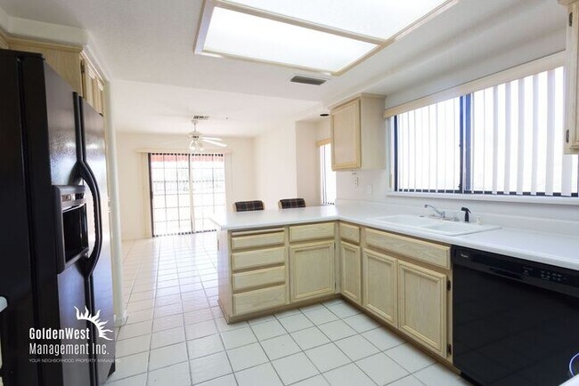 Foto del edificio - 10222 N 105th Way