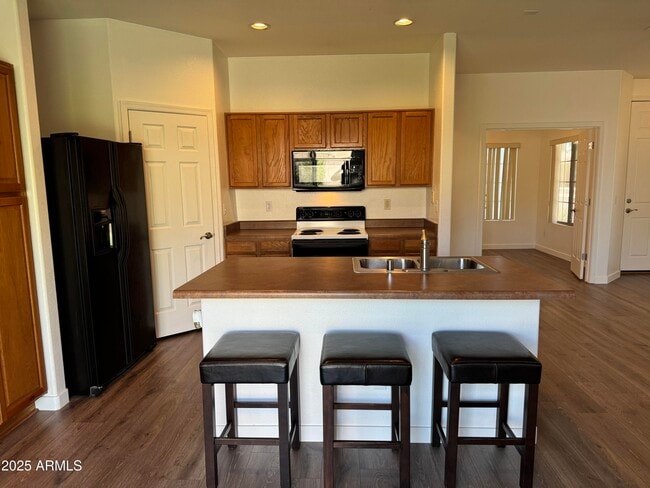 Building Photo - 2633 E Riviera Dr
