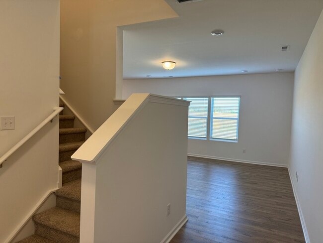 Building Photo - 122 Cougar Ln