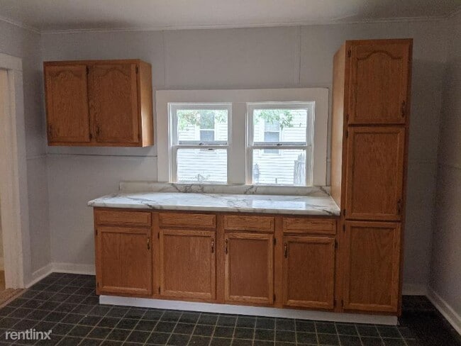 Building Photo - 3 br, 1 bath House - 812 S. Jefferson