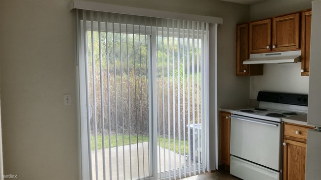 Building Photo - 2 br, 0.5 bath Townhome - Regal Townhomes ...