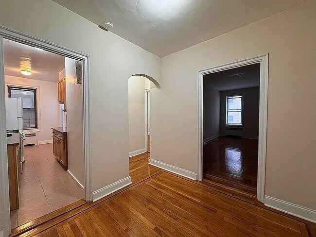 Foto del edificio - "Charming 1-Bedroom Retreat in Sunnyside – Perfect Comfort Awaits!"