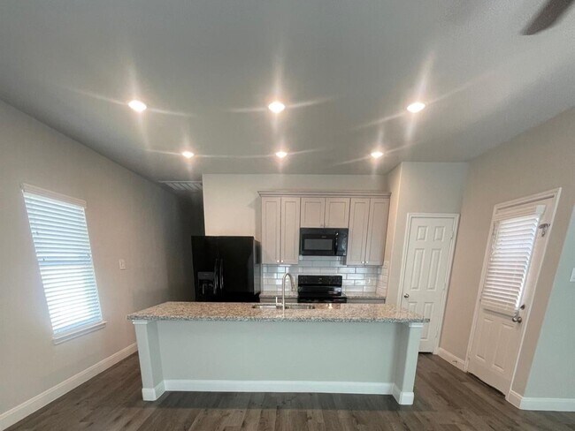 Foto del edificio - 16890 Glenheath St