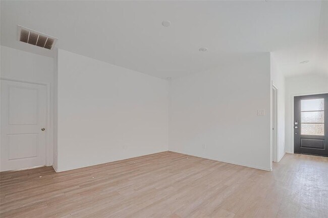 Building Photo - 18439 Summit Ranch Dr